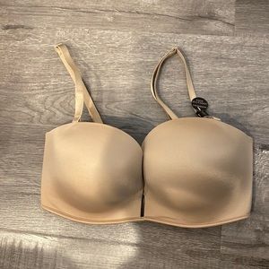NEW Victoria's Secret bombshell strapless multi way bra
Size 32DD